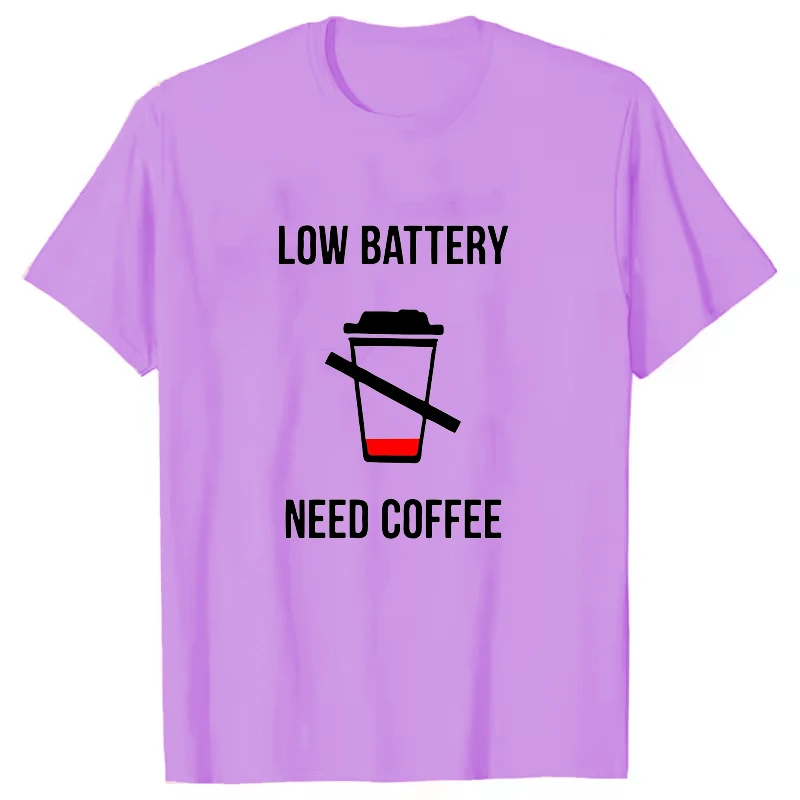 T-Shirt mit Aufdruck „Niedriger Batteriestand: Kaffee braucht“ – Lustiges Unisex-Freizeitshirt mit Rundhalsausschnitt für Damen und Herren, Sommerliches, cooles, lockeres Kurzarm-Oberteil – Detail 9