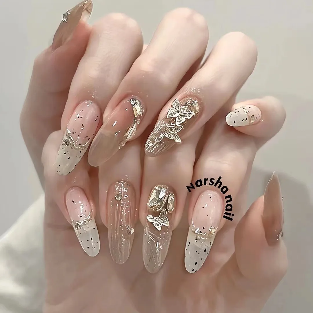 Uñas postizas hechas a mano, estilo de lunares, aspecto de uñas largas, aspecto blanco, sensación de alto grado, decoración de uñas de niña