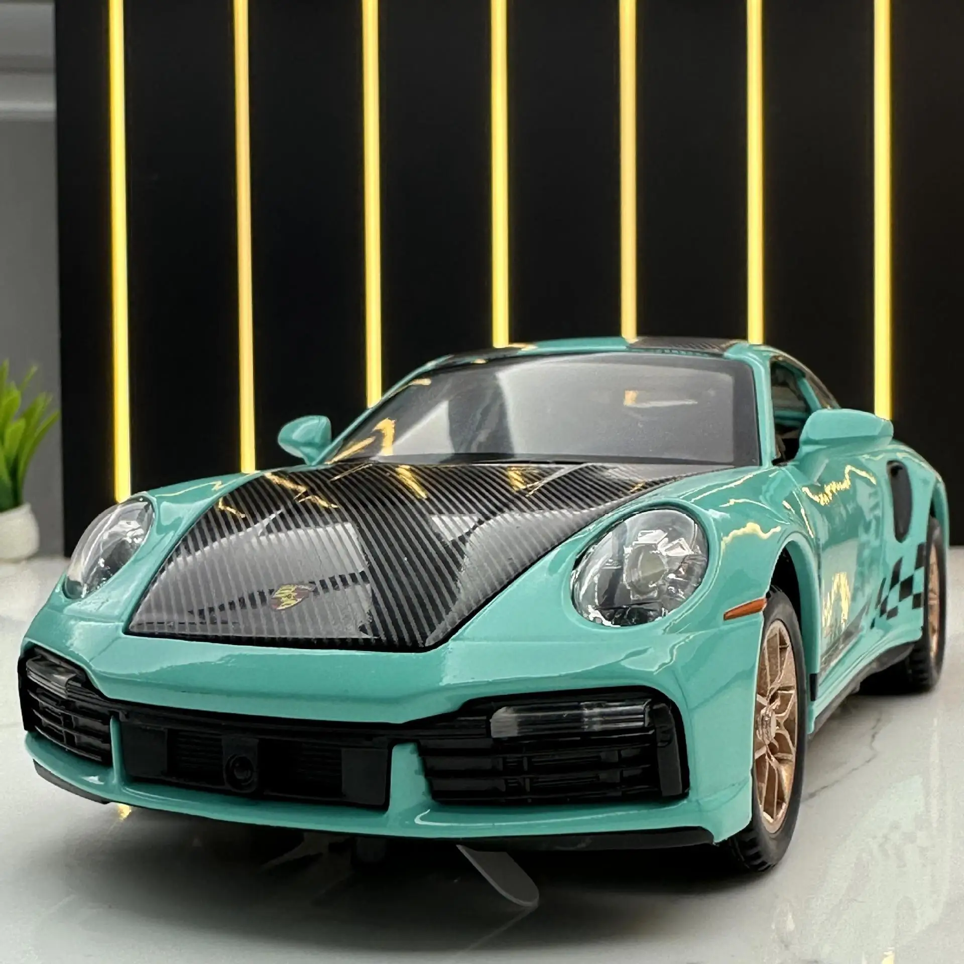 

Alloy Car Model 1 ：32 911 Sports Car Pull Back Children's Toy Car Sound Model Ornament Delivery