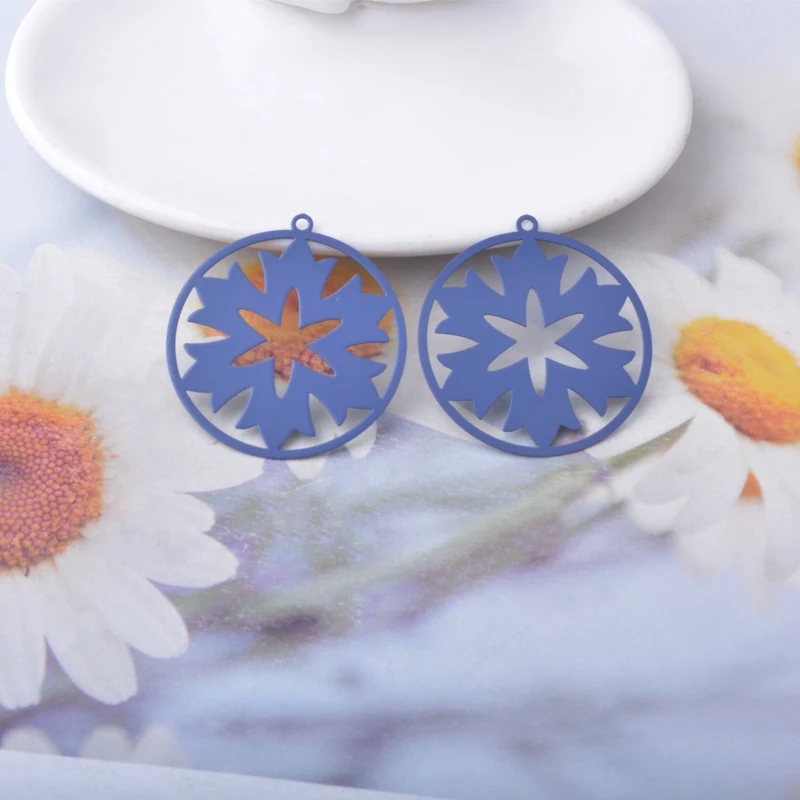 20 Stück AB9335 Messing-Schmuckanhänger in Form von Schneeflocken und Blättern, bemalte Weihnachtsanhänger, DIY-Accessoires für Damenohrringe – Detail 14