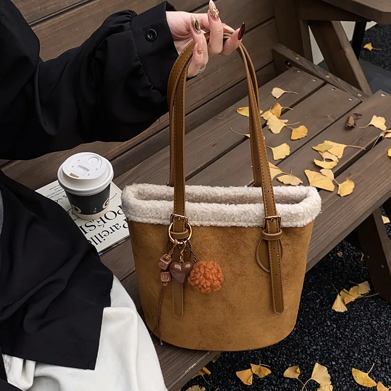

2025 Plush Bucket Bag for Women, Large Capacity Matte Vintage Shoulder Bag, Faux Fur Textured Crossbody Purse, Cozy Spacious