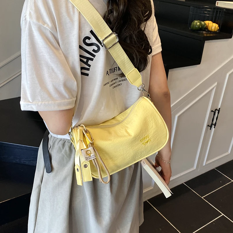 Wide shoulder straps trendy versatile dumpling bag 2025 new simple and fashionable shoulder bag portable casual crossbody bag