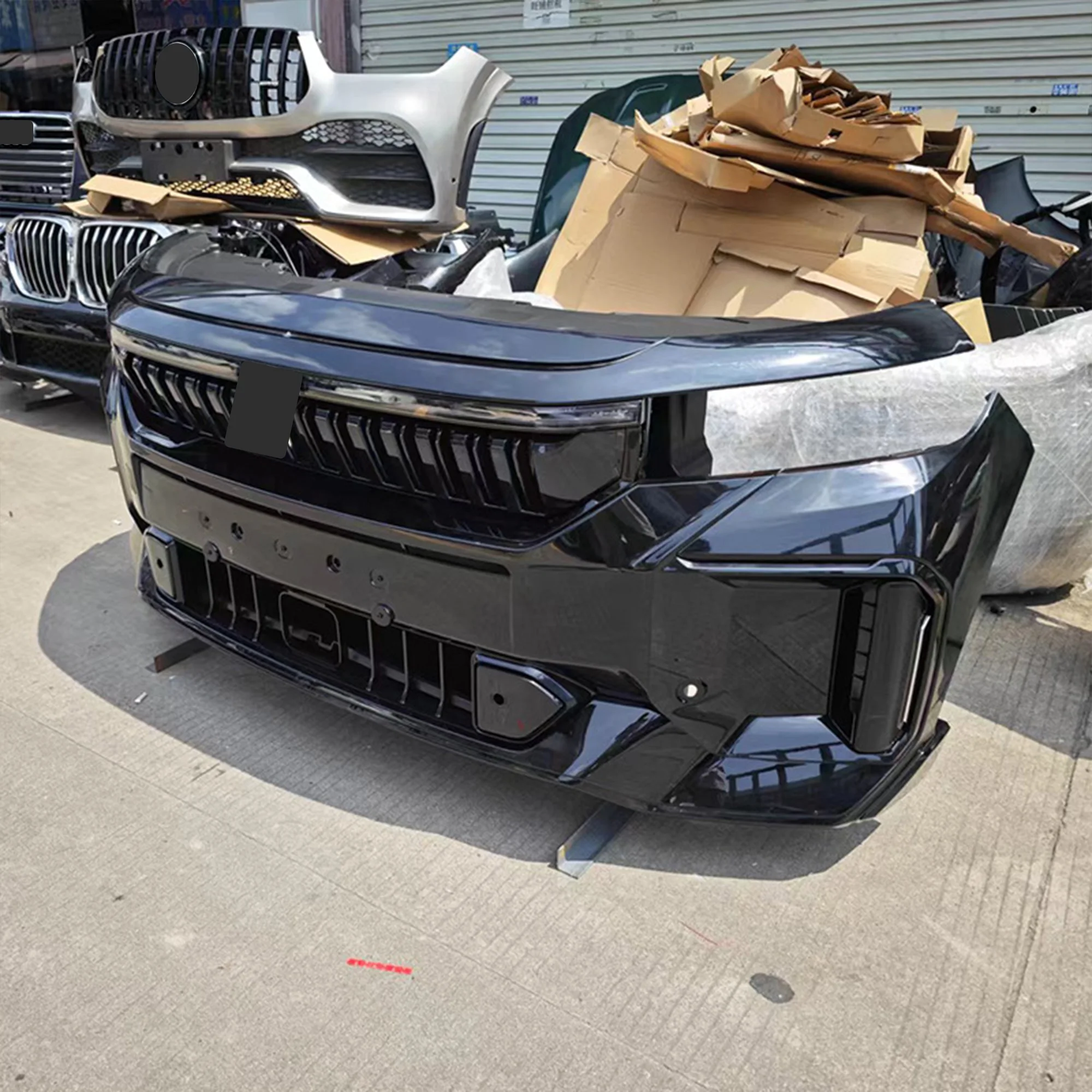 Front bumper Assembly For Fits Voyah FREE 318 Zhiyin Zhuiguang Dreamer with radiator front end face Bumper Complete nose cut