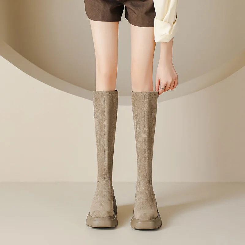 

Осень/зима 2022, новые модные женские сапоги выше колена с кисточками и пряжкой, женские высокие сапоги без шнуровки на плоской подошве с заклепками, большой размер