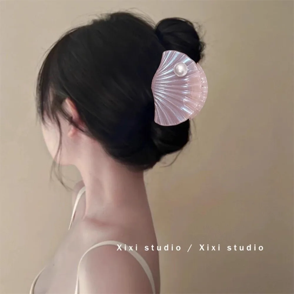 

Trendy Pearl Shell Hair Claw Clips Pretty Elegant Girl's Hair Clip Vacation Style Acrylic Hair Accessories Beach