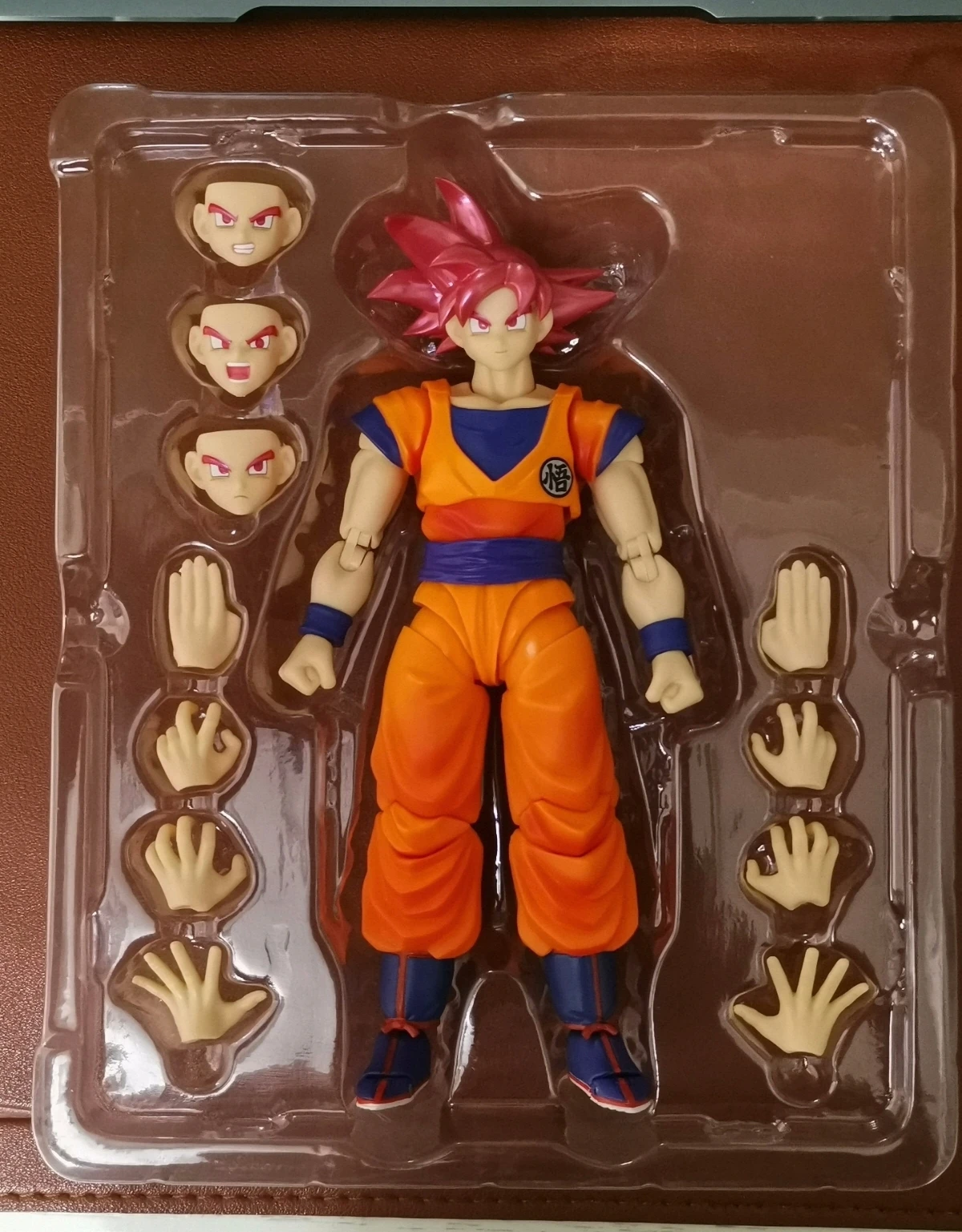 

Бандай SHF Красный Бог Сон Гоку Супер Сайян Бог Dragon Ball Super Сон Гоку с красными волосами