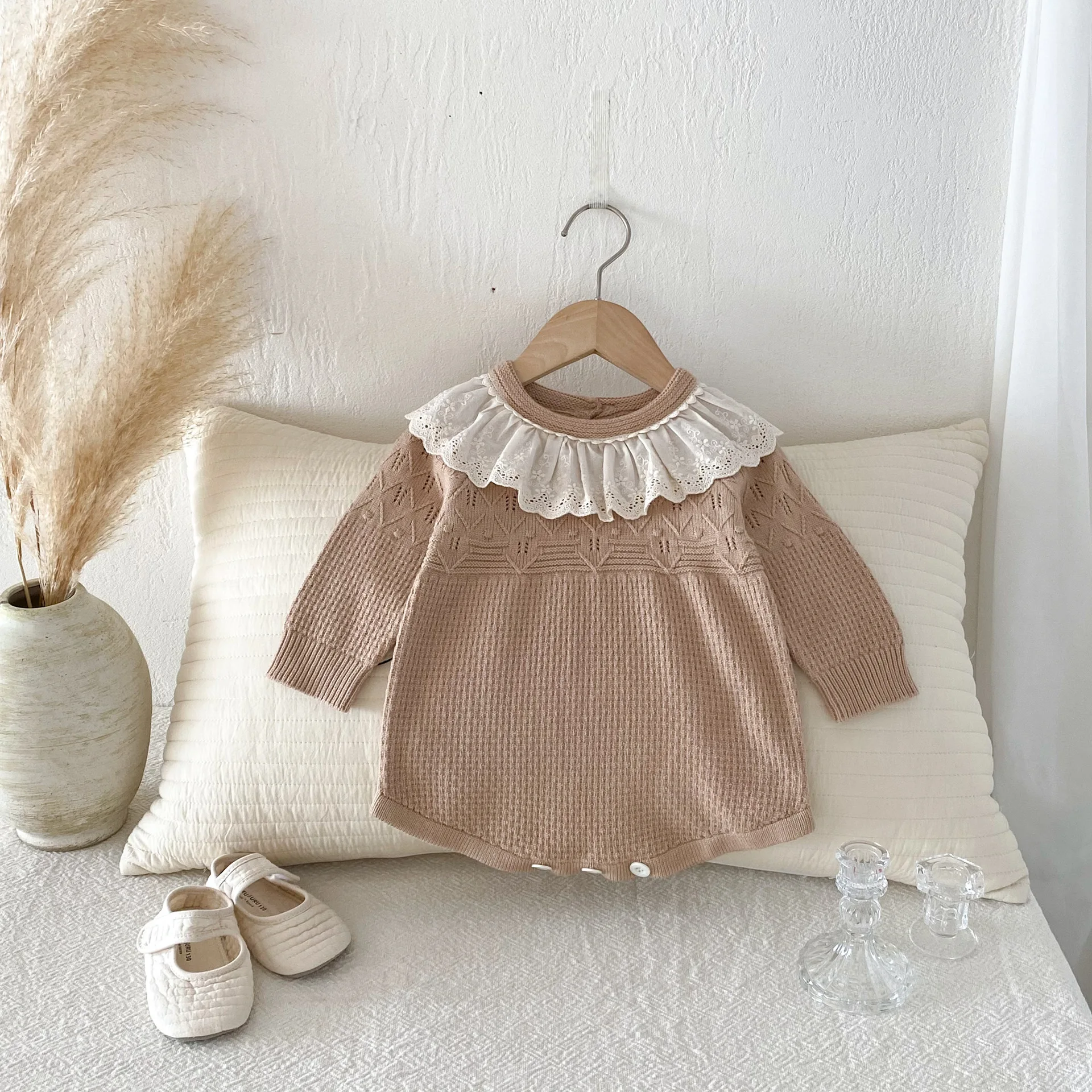 طفلة محبوك ارتداءها الملابس 2025 الخريف جديد الدانتيل دمية طوق طفلة متماسكة طويلة الأكمام بذلة #3