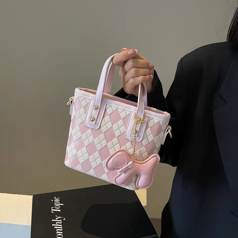 

Simple Foreign Style Portable Bucket Bag Women's New Fashion Diamond Shoulder Messenger Bag Contrasting Color Commuter Small Bag