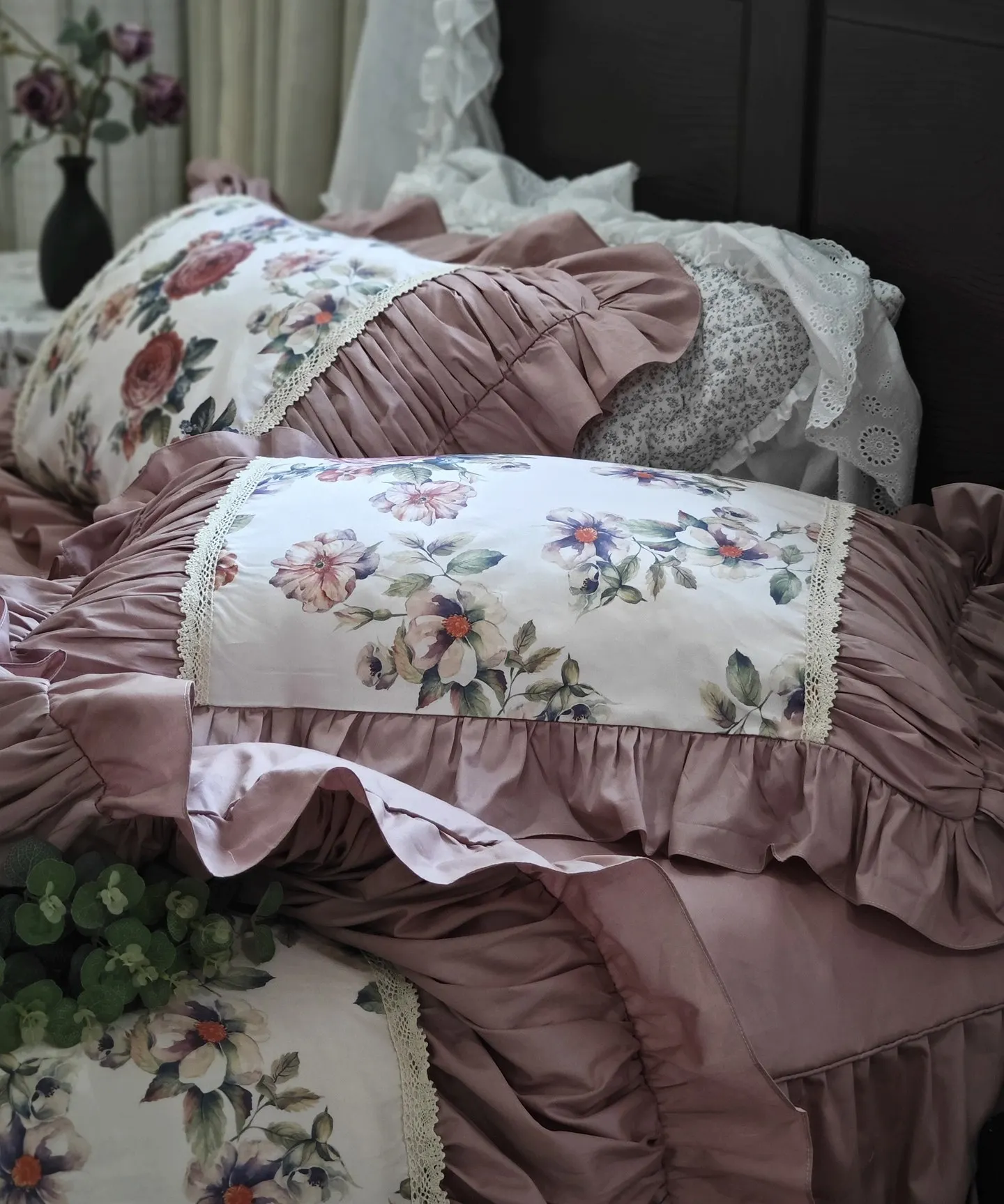 1 Piece Luxury European Style Embroidered Lace Ruffle Pillowcase, 100% Cotton Decorative Sham, Hotel & Home Bedding Essentials