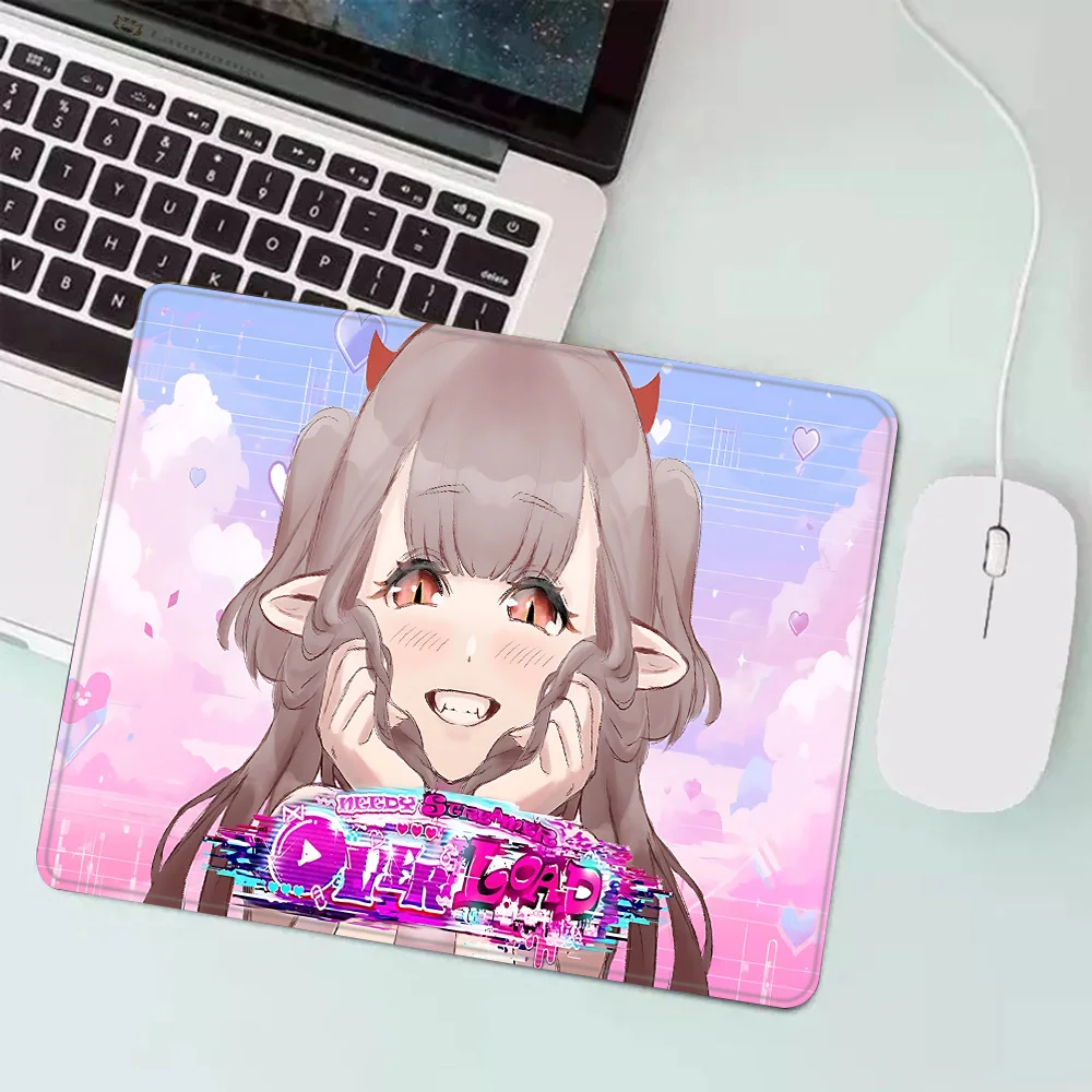 Menina Needy Overdose Gaming Mouse Pad, Pequeno Mousepad para PC Gamer, Decoração Desktop, Tapete De Rato Do Escritório, Deskmat, Tapete, XS