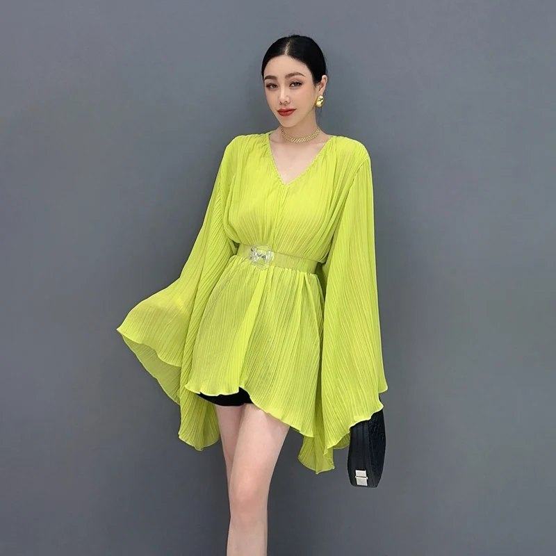 

SuperAen Spring/Summer 2024 New Loose Pleated Chiffon Shirt Flare Sleeve V-neck Top Fashion Elegant Shirt