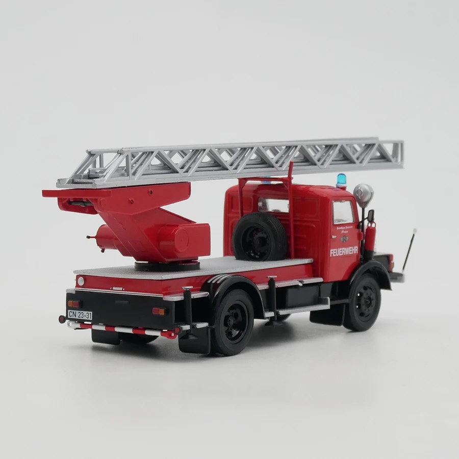 Diecast Ixo 1:43 escala IFA S4000-1 DL25 camión legal alemán motor de bomberos escalera coche en miniatura de aleación juguete coleccionable exhibición de recuerdo