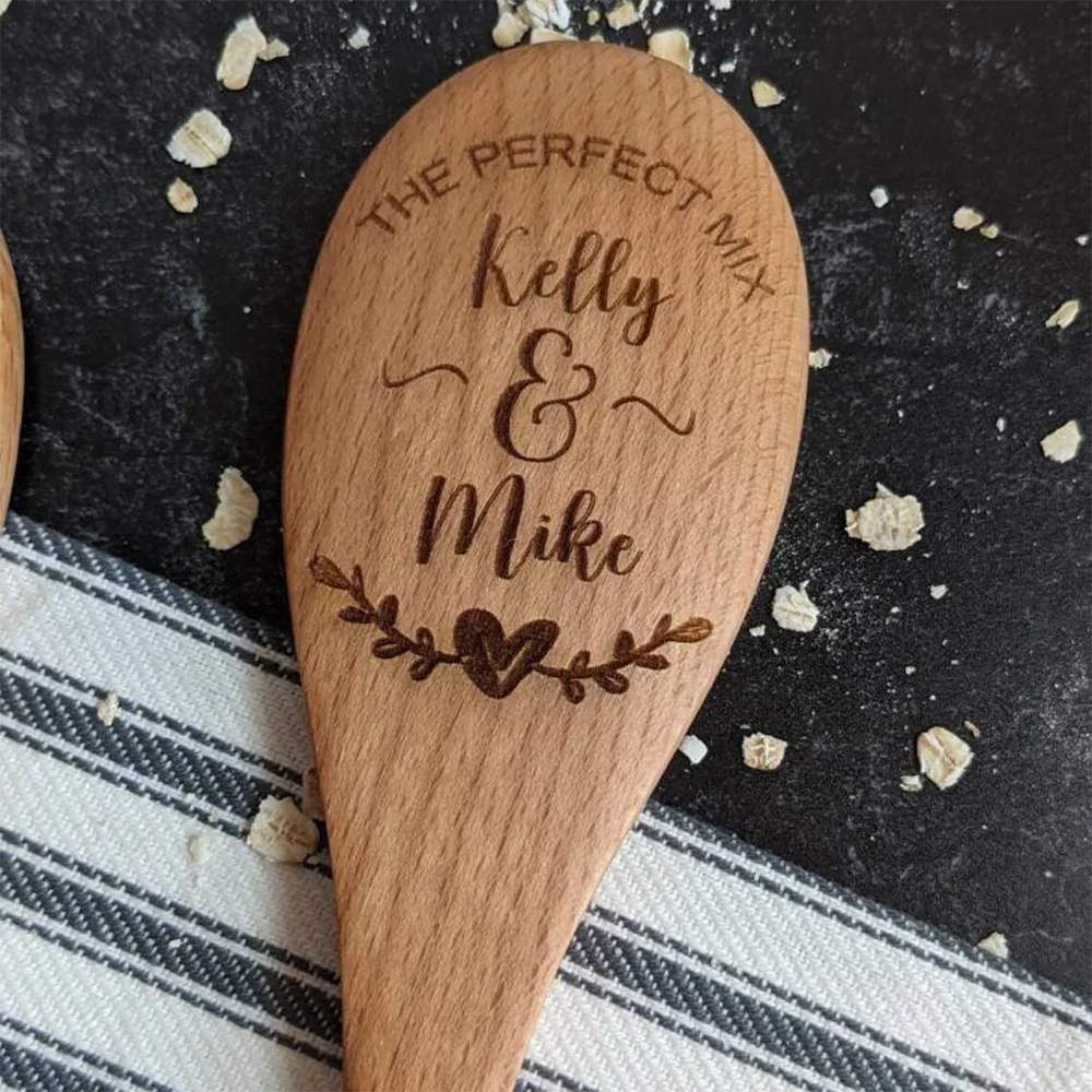 Personalisierter Holzlöffel, Back- und Kochgeschenk, Geschenk für die Brautparty, einzigartiges Hochzeitsgeschenk für Paare, Einweihungsgeschenk, Geschenk für die zukünftige Braut. – Detail 3