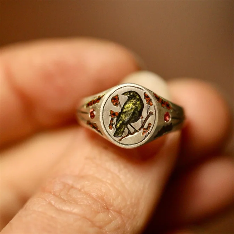 Vintage-Ring für Damen mit eingelegtem roten CZ-Vogel, trendige goldene Farbe, handgeschnitzt, für den täglichen Gebrauch, Party-Schmuck, Jubiläumsgeschenk