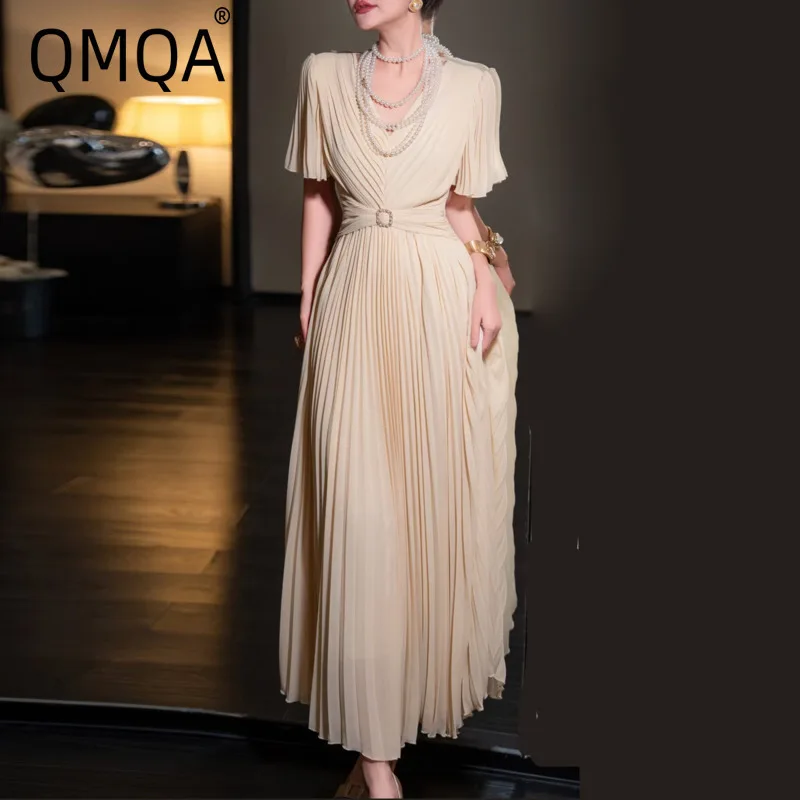 

QMQA Fashion Women's Elegant Pleated Dresses V-neck Waist With Bead Buckle Lace Up Chiffon Large Hem Long Dress 2025 Female A839