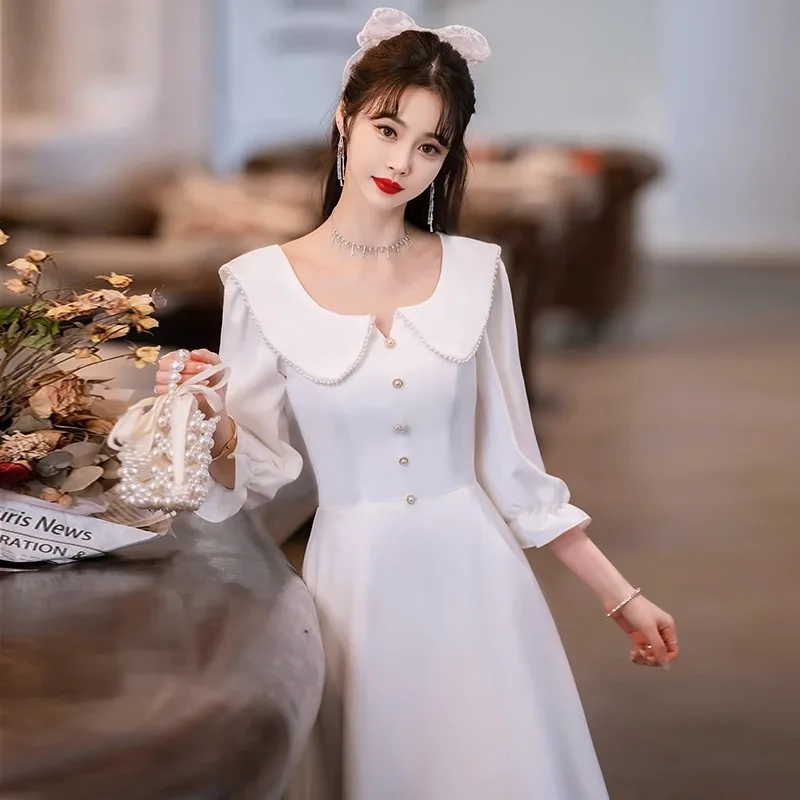 

White 50 evening dress women can usually wear light luxury