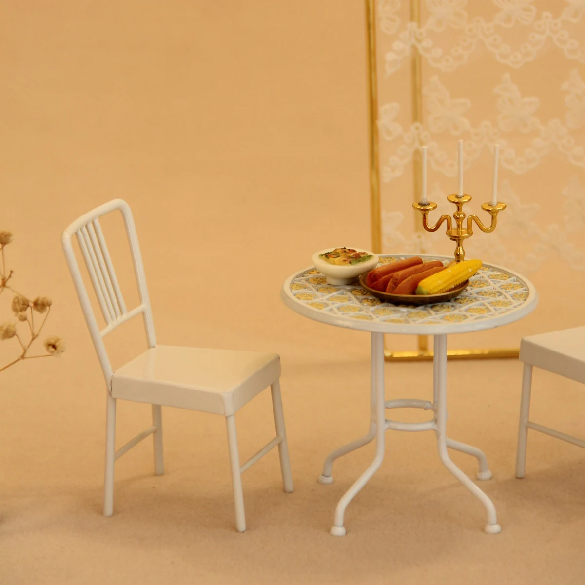 Casa delle bambole Giochi di imitazione Giocattoli 1:12 Tavolo e sedia in ferro artistico Set di tre pezzi Adatto per accessori per la casa delle bambole Bjd Ob11