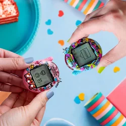 Oryginalne połączenie Bandai Tamagotchi Wirtualna rzeczywistość Pet Elektroniczna maszyna dla dzieci dla zwierząt Us Edition Ręczna konsola do gier