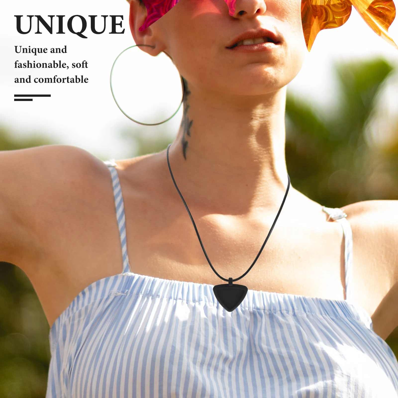 

Silicone Guitar Pick Holder Necklace Large Triangle Pendant Multi-Functional Bass Guitar Pick Storage Hanging for Guitarists