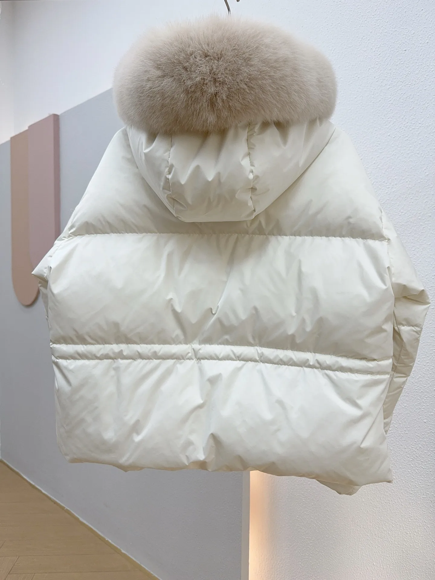 Crema Snow Treasure 2025 invierno nueva chaqueta de pan con cuello de piel de zorro con capucha 90 chaqueta de plumas de ganso blanco para mujer