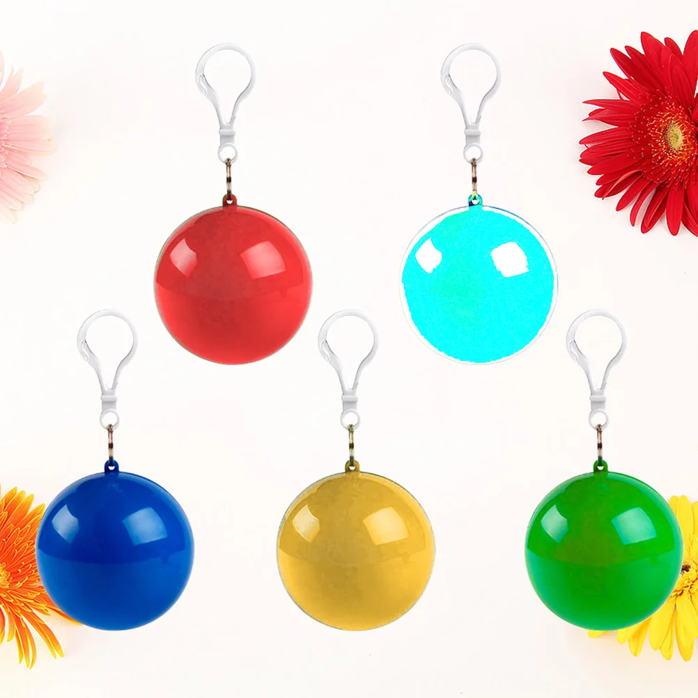 5 قطعة معطف واق من المطر المحمولة الكرة مقاوم للماء خفيفة الوزن للسفر التخييم في الهواء الطلق للأطفال الكبار معطف واقي من المطر معطف واق من المطر القابل للتصرف