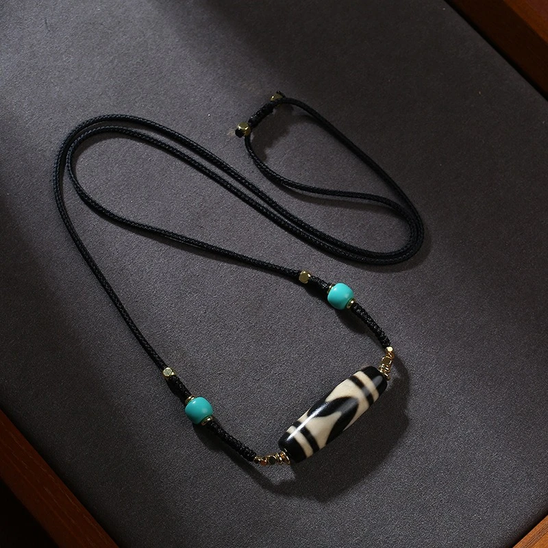

Tibetan tiger tooth Tianzhu pendant, hand woven hanging rope, niche design for men and women