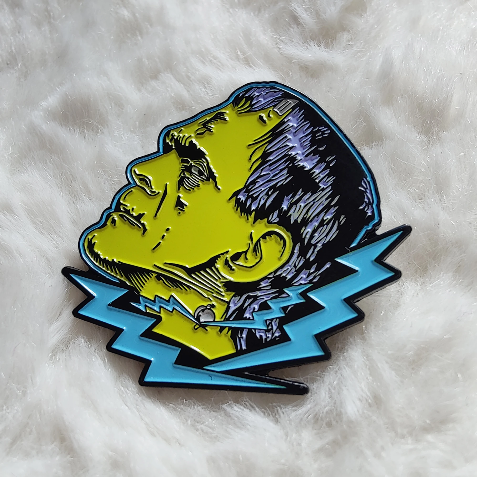 مونستر هيرمان الرعب مصاص دماء المينا دبوس التلبيب بروش شارة معدنية مجوهرات اكسسوارات