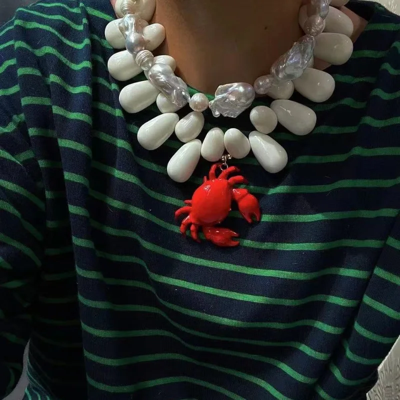 

New ocean-style white teardrop beaded red crab clavicle necklace