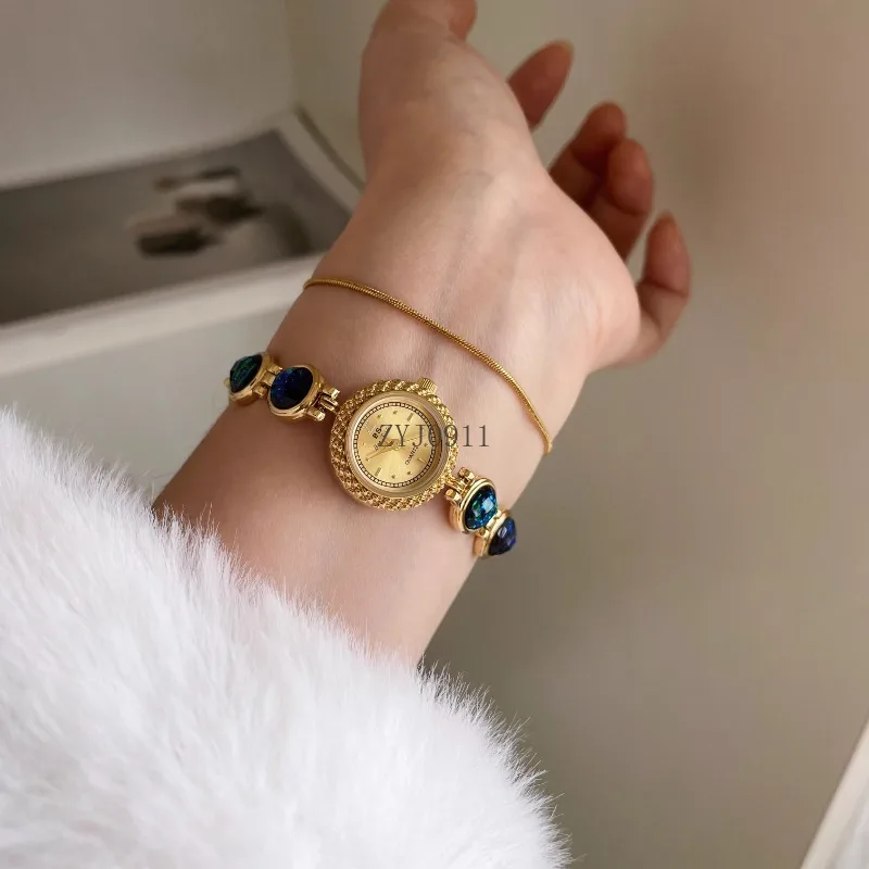 Green field retro style antique bracelet watch niche light luxury small dial simple quartz watch