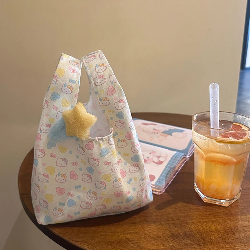 لطيف الكرتون Kawaii Sanrioed Hellokitty 2025 حقيبة المعصم الجديدة المحمولة مفتوحة الأعلى تنوعا باليد حقيبة نسائية للتنقل