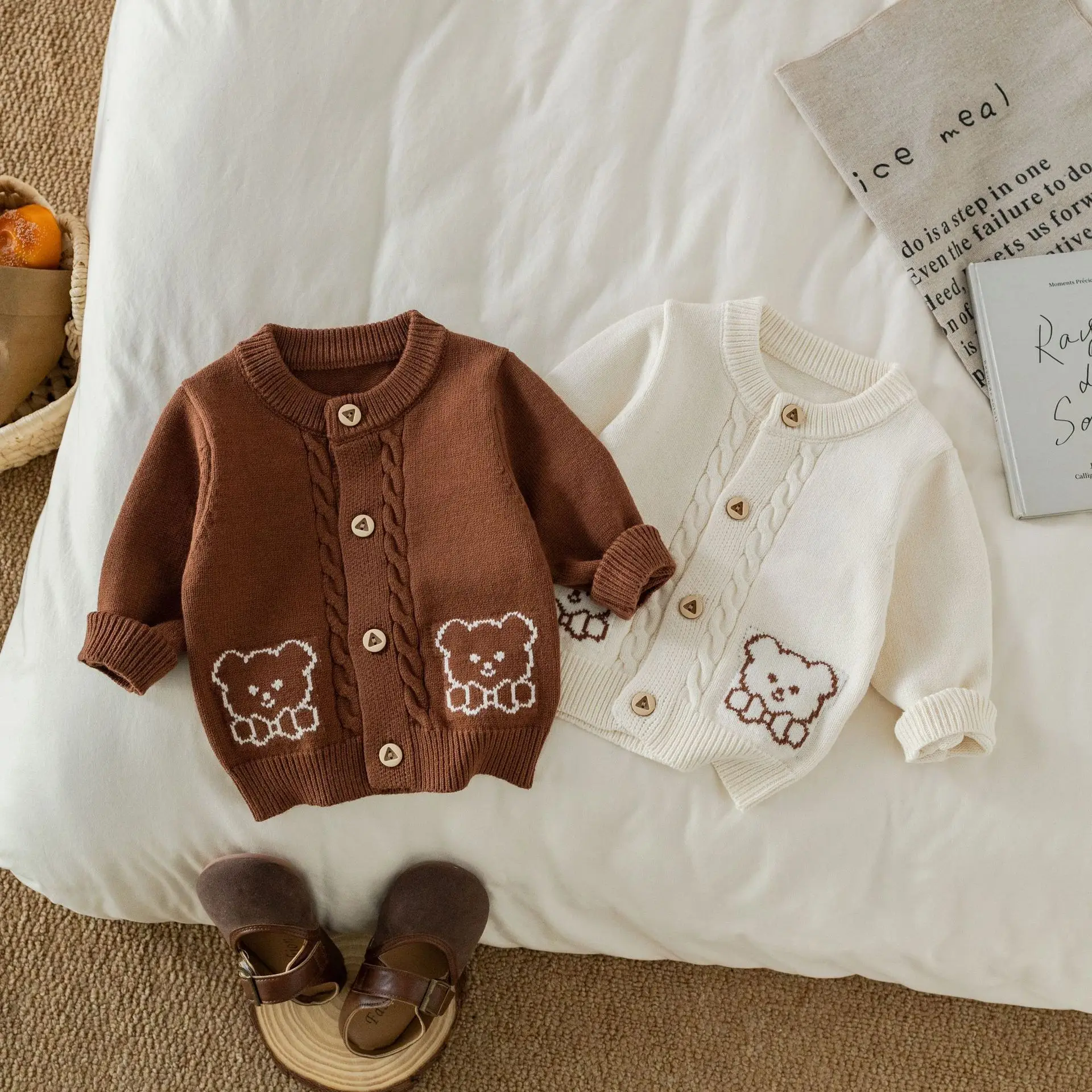 

Children Sweaters Coats Autumn Boys And Girls Cartoon Bear Fried Dough Twists Knitting Outwear Baby Fashion Warm Cardigan