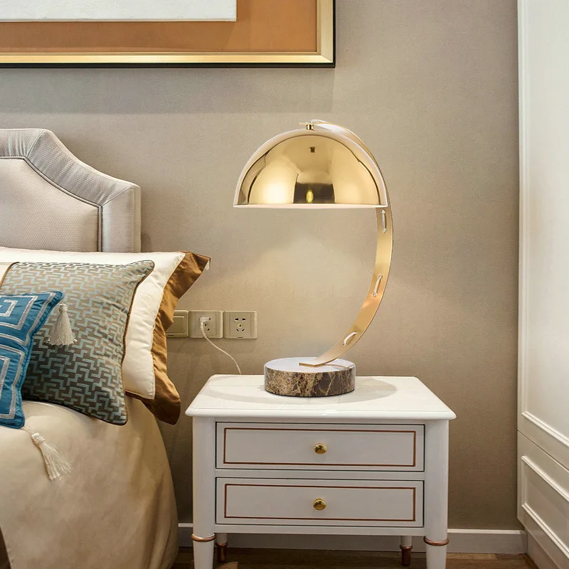 الأجهزة الأمريكية مصباح مكتبي بقاعدة رخامية مطلية بالكهرباء لغرفة المعيشة وغرفة نموذجية إبداعية حديثة للدراسة