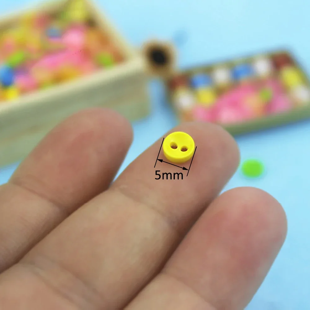 10 ชิ้น 1/12 Dollhouse Miniature เรซิ่นปุ่ม Mini Tailor เครื่องมือของเล่นสําหรับตุ๊กตาอุปกรณ์ House ตกแต่ง ob11 bjd