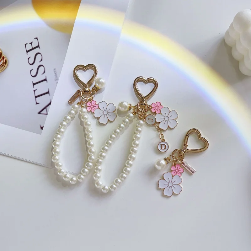 New Love and Hate Alloy Key Ring Pendant Cute Small White Flower Letter Pearl Accessory Bag Pendant