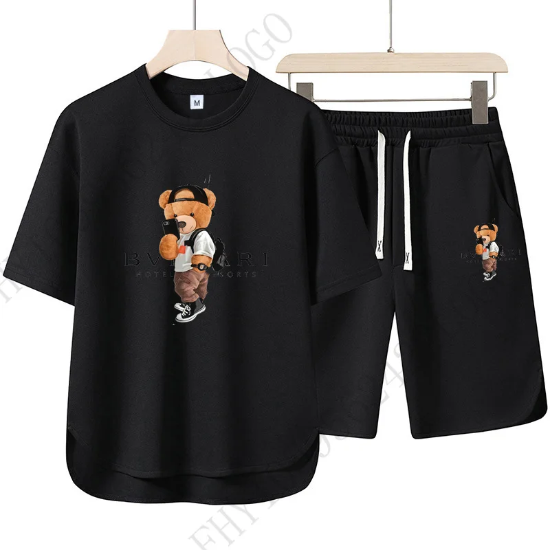 

Men's summer oversized T-shirt and shorts set. Round-neck short-sleeved minimalist T-shirt paired with shorts. Outdoor casual an