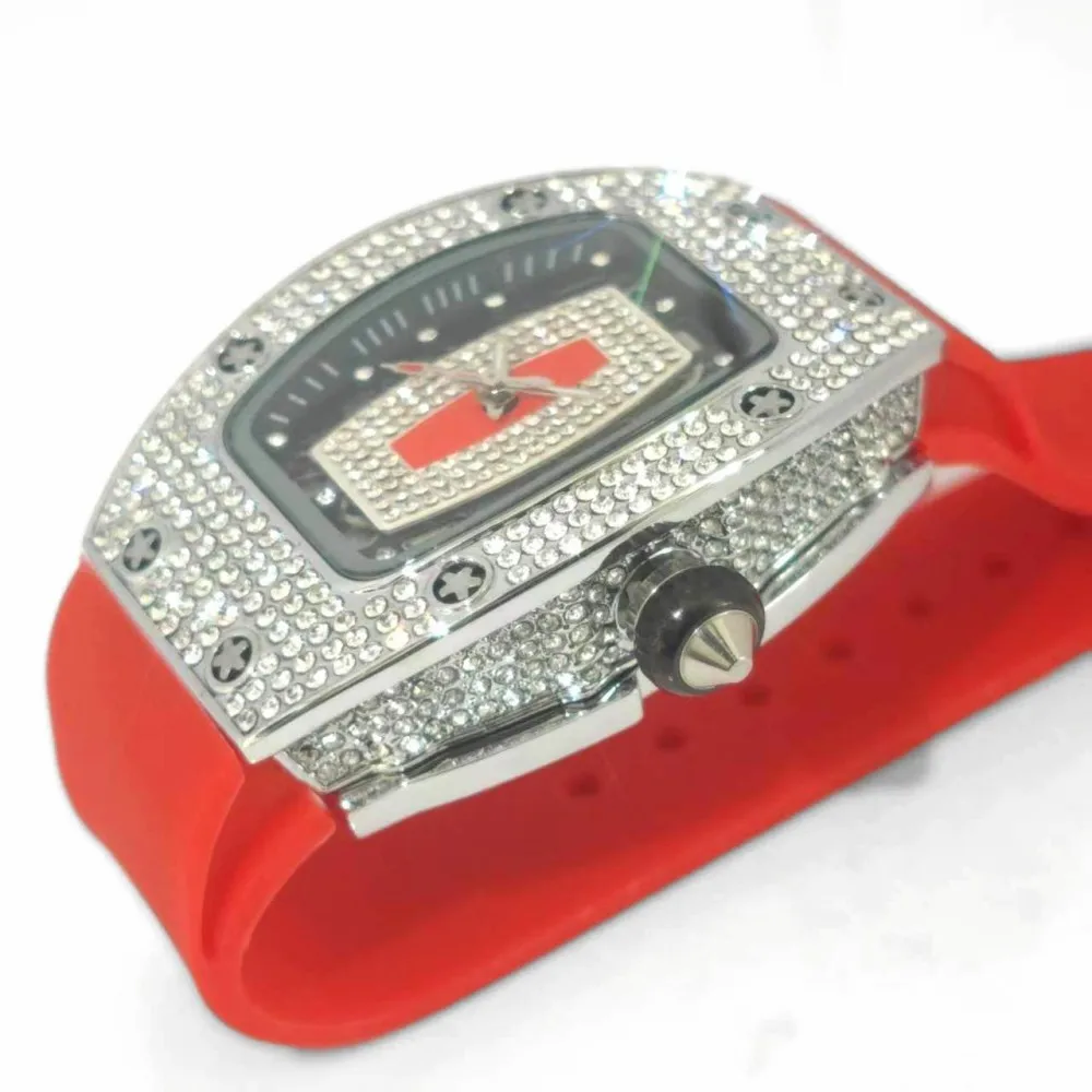 

2024, хит продаж, модные женские часы с бриллиантами, элегантные ювелирные изделия со льдом, часы AAA для девочек, повседневные кварцевые наручные часы с резиновым ремешком Tonneau, женские