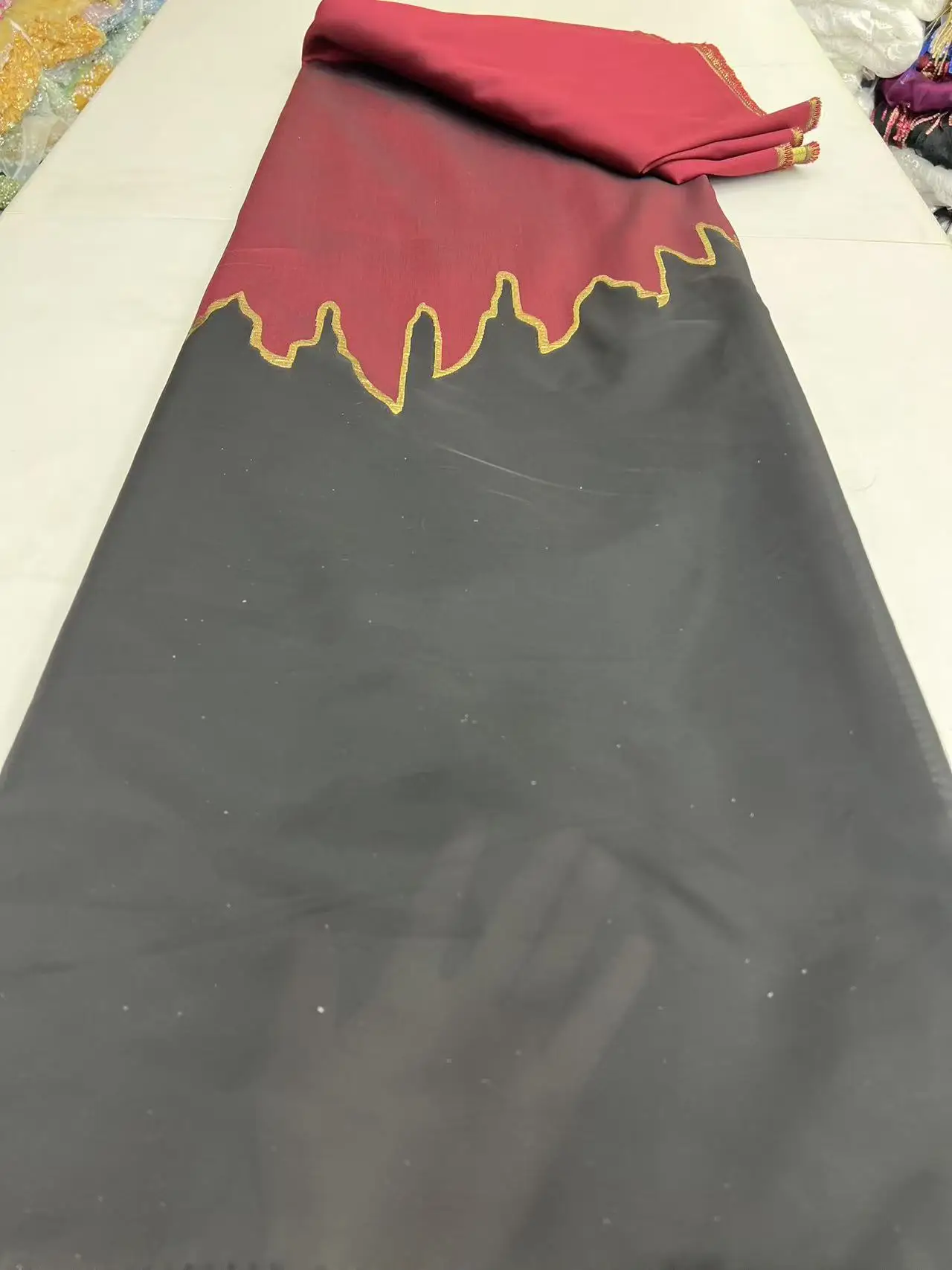 Tessuto di pizzo jacquard africano di lusso 2025 Nuovo tessuto di pizzo broccato nigeriano per abiti da donna da ballo di sera da sposa