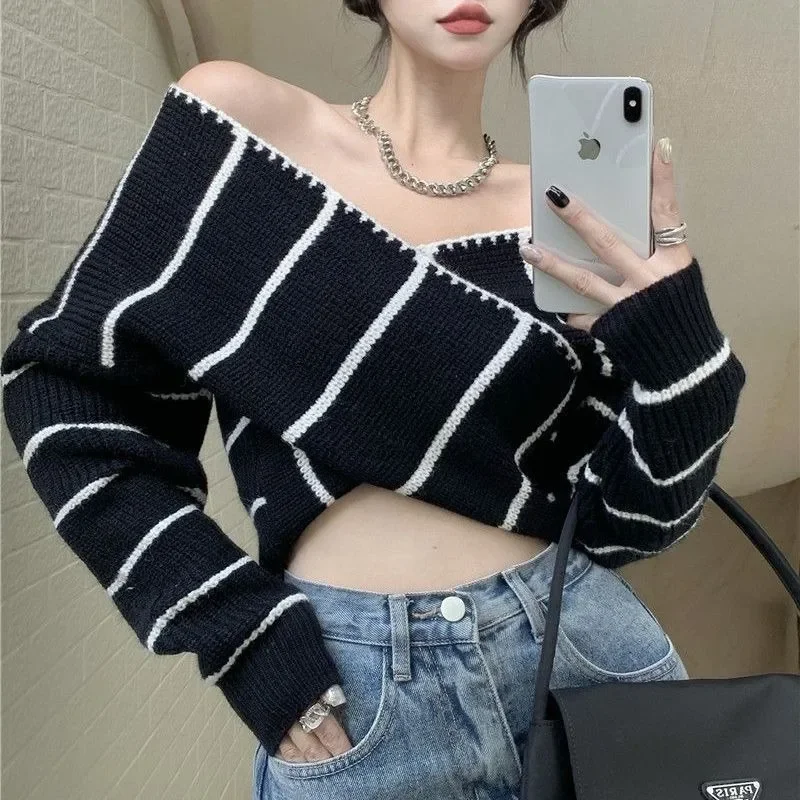 Off Shoulder Gestreepte Trui Koreaanse Mode Gebreide Truien Slanke Sexy Gyaru V-Hals Pullovers Elegante Vrouwelijke Trui Retro