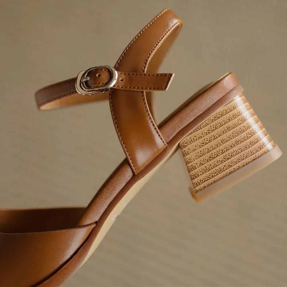Sandali da donna estate 2023 pelle di mucca intrecciata punta quadrata spessa décolleté con tacco medio cinturino alla caviglia scarpe con tacco per