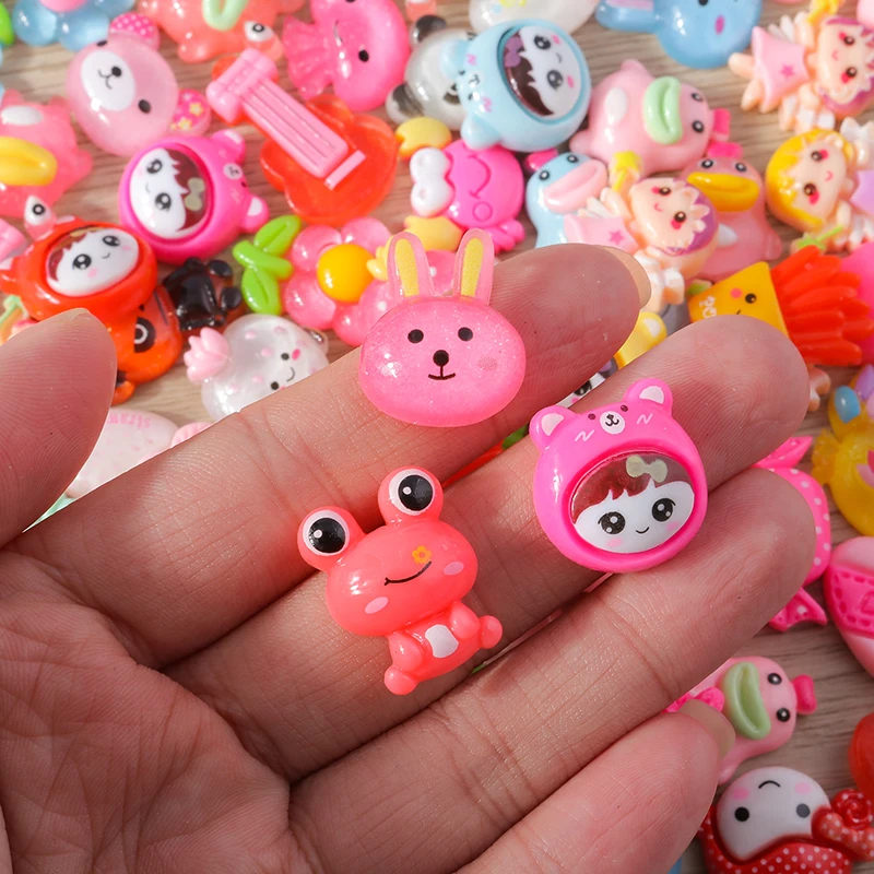 Tusember 15 Stück Bunte Niedliche Mädchen-Mini-Tierfiguren Blumen Frosch Hase Bär aus Harz mit Flacher Rückseite für DIY Handgemachte Handyhüllen-Dekoration – Detail 2