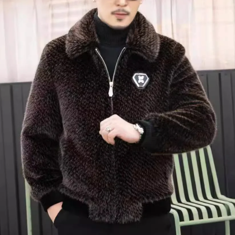 

Мужская зимняя куртка из водонепроницаемой кожи с воротником-стойкой на молнии, с отделкой из меха норки, в стиле «пшеничный колос»