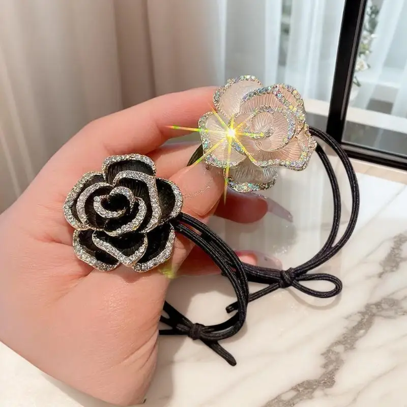 Anel de camélia de diamante fofo incluído faixa de cabeça elástica sem puxar com detalhe de flor