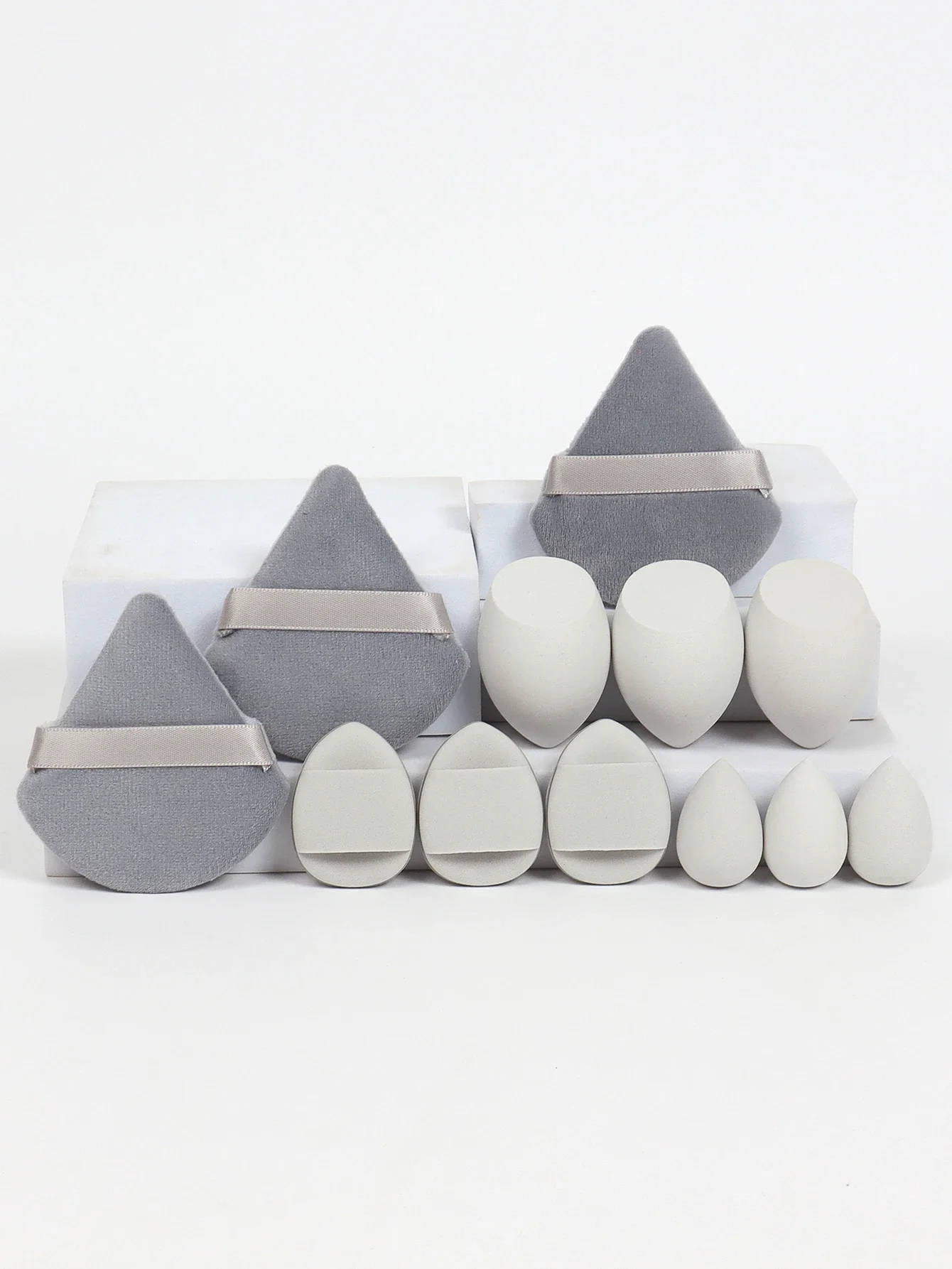 12-Piece All-Purpose Makeup Sponge Set, Made of 3 Loose Powder Puffs, 3 Mini Air Cushion Puffs, 3 Beauty Eggs and 3 Mini Beauty image 4