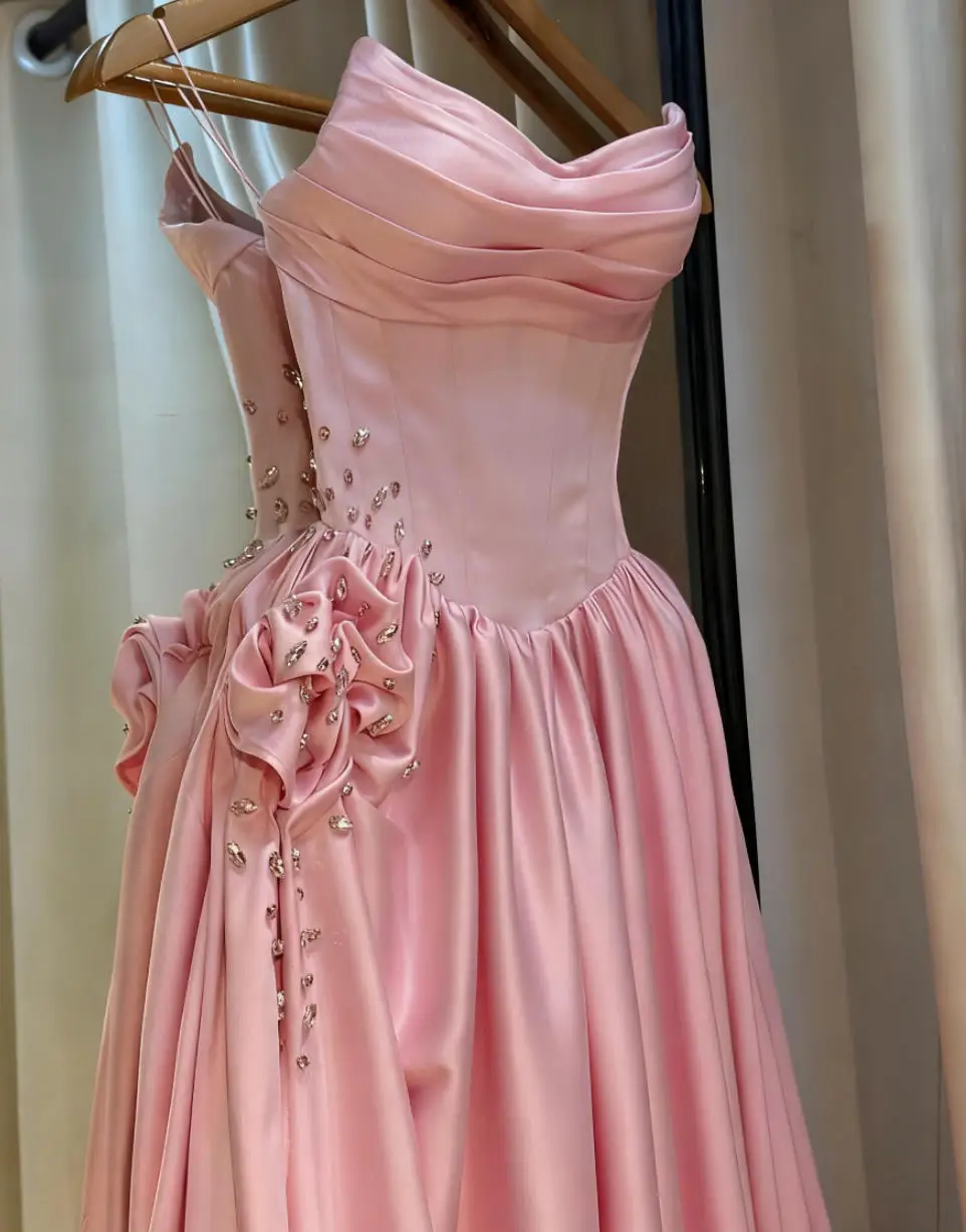 فستان أنيق للحفلات الراقصة بدون حمالات من الساتان الوردي على شكل حرف a مزين بالزهور مشد ثوب مسائي مطرز بطيات شق جانبي Vestidos de Noche