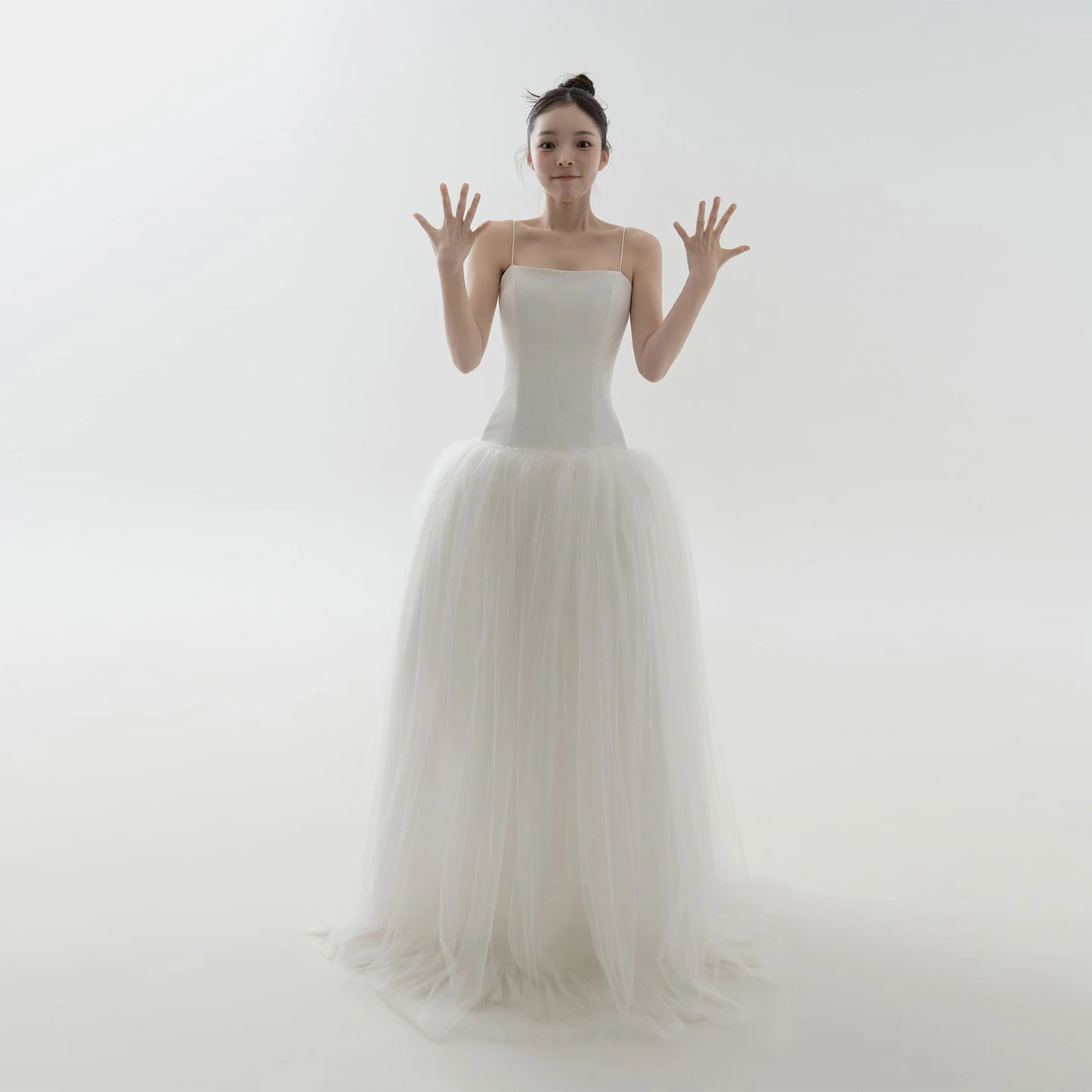 우아한 민소매 새틴과 튤 소재의 브라이덜 가운, 스파게티 스트랩 A라인 심플 웨딩드레스, 웨딩촬영 드레스