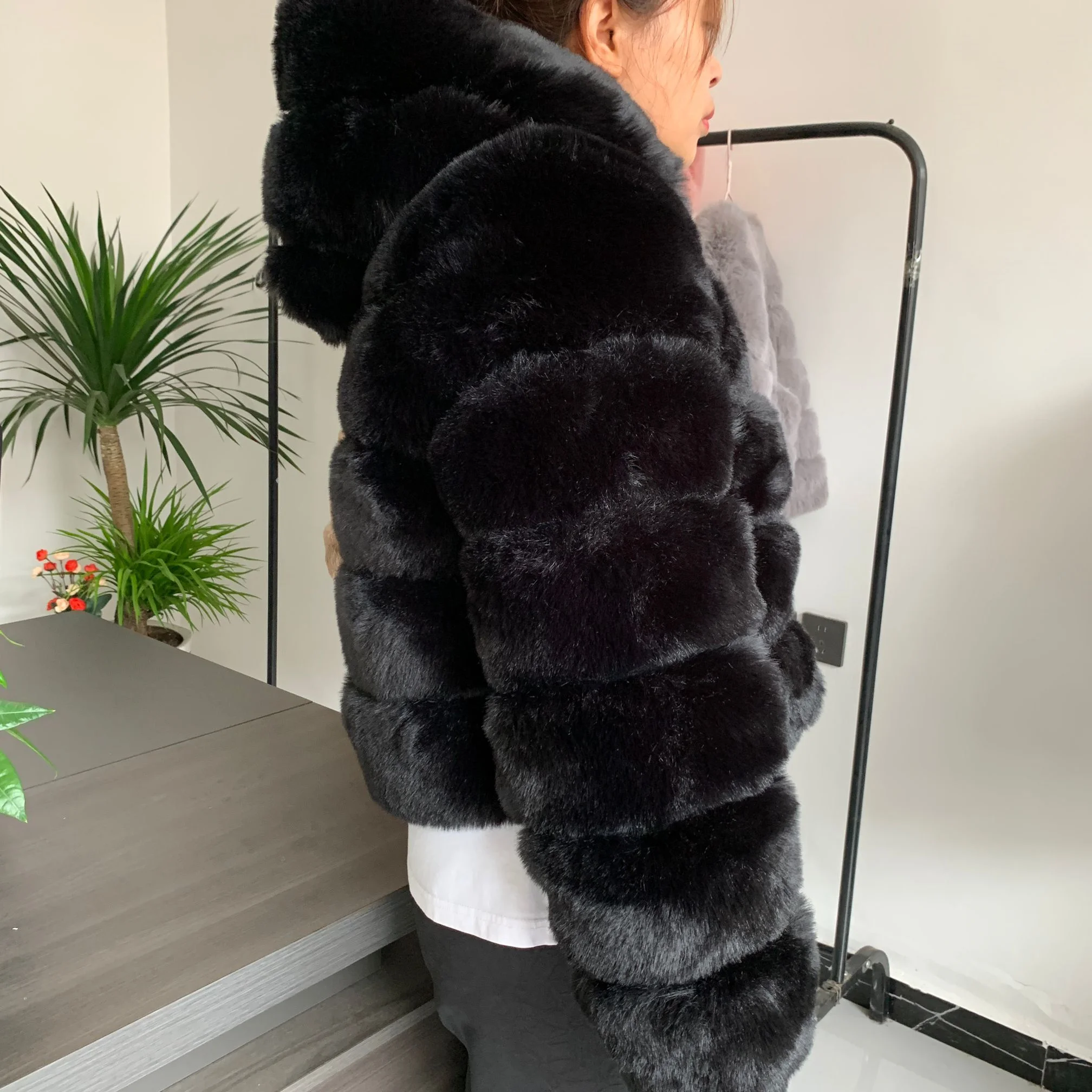 Women\'s faux fur coat hooded hot selling winter fashion warm hooded fur coat imitation fox faux fur good quality