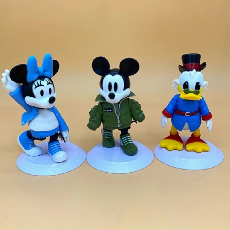 Figurinha de 4,5 polegadas do Mickey e Minnie, modelo de roupa da moda, decoração de bolo do Mickey Mouse e Pato Donald, brinquedo da moda, enfeite para carro.