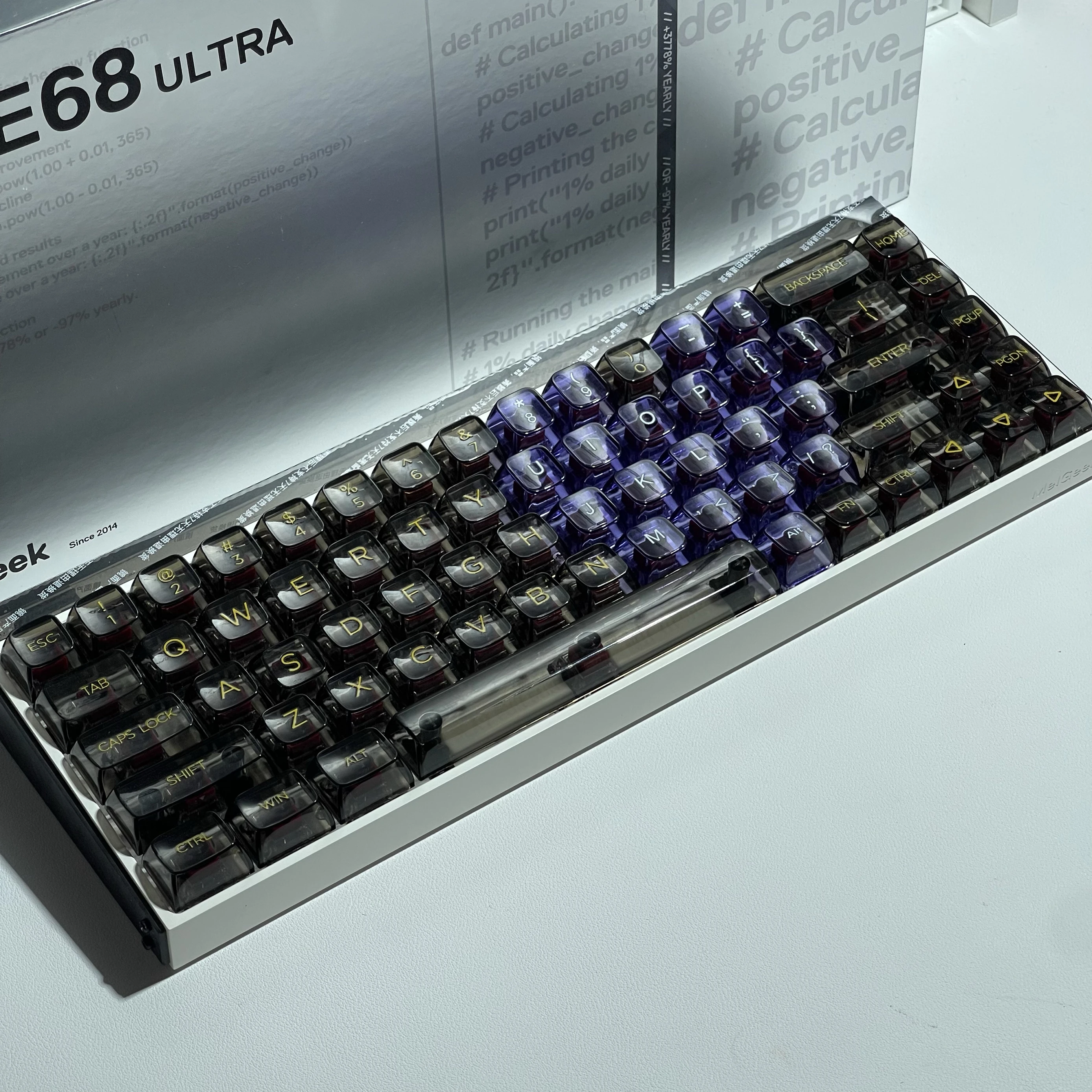 Crystal side engraved keycap, 60he 80he made68 small bee universal keycap