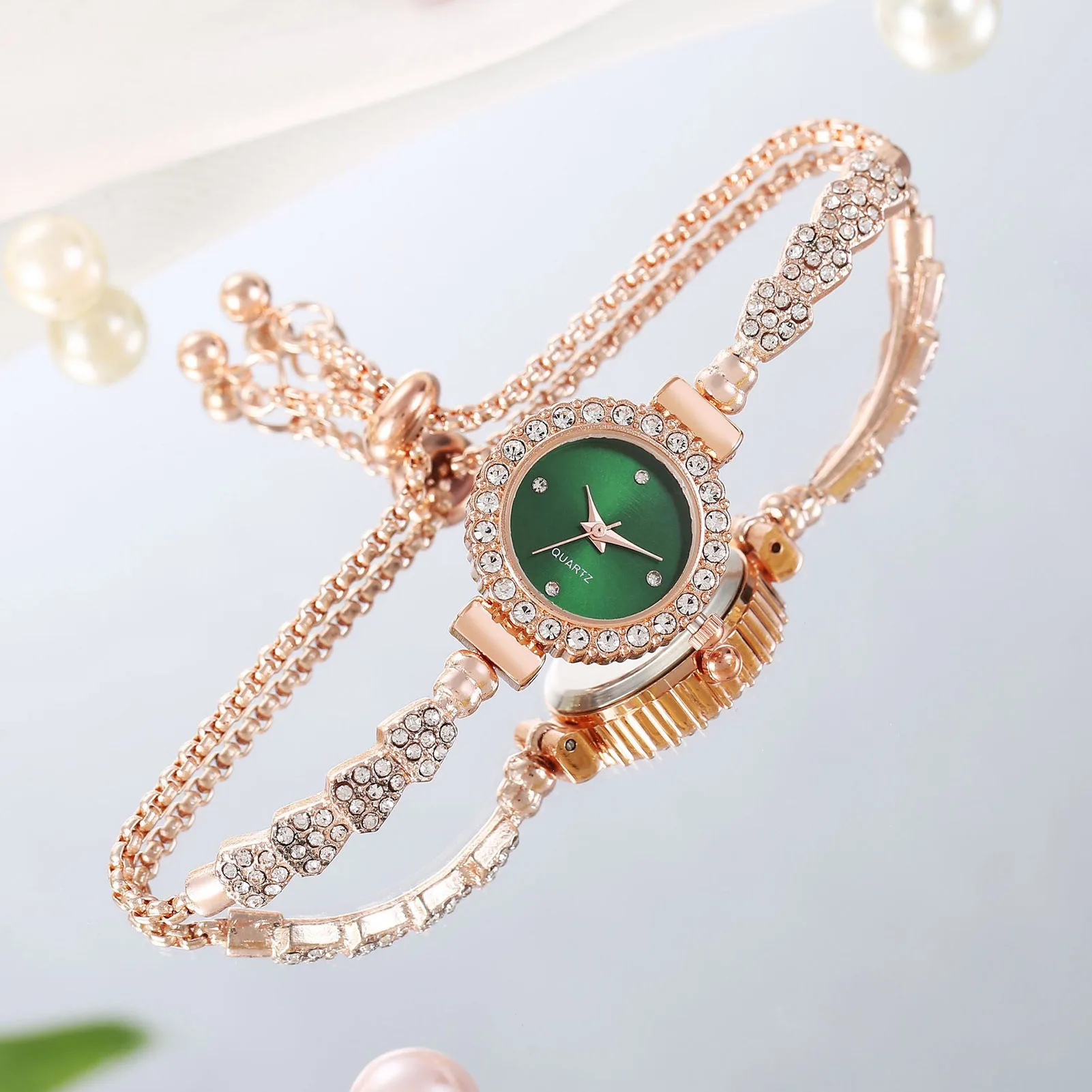 Women\'s Crystal Diamond Watches Round Dial Chain Link Bracelet Analog Bangle Wrist Watch eting and Dating Office