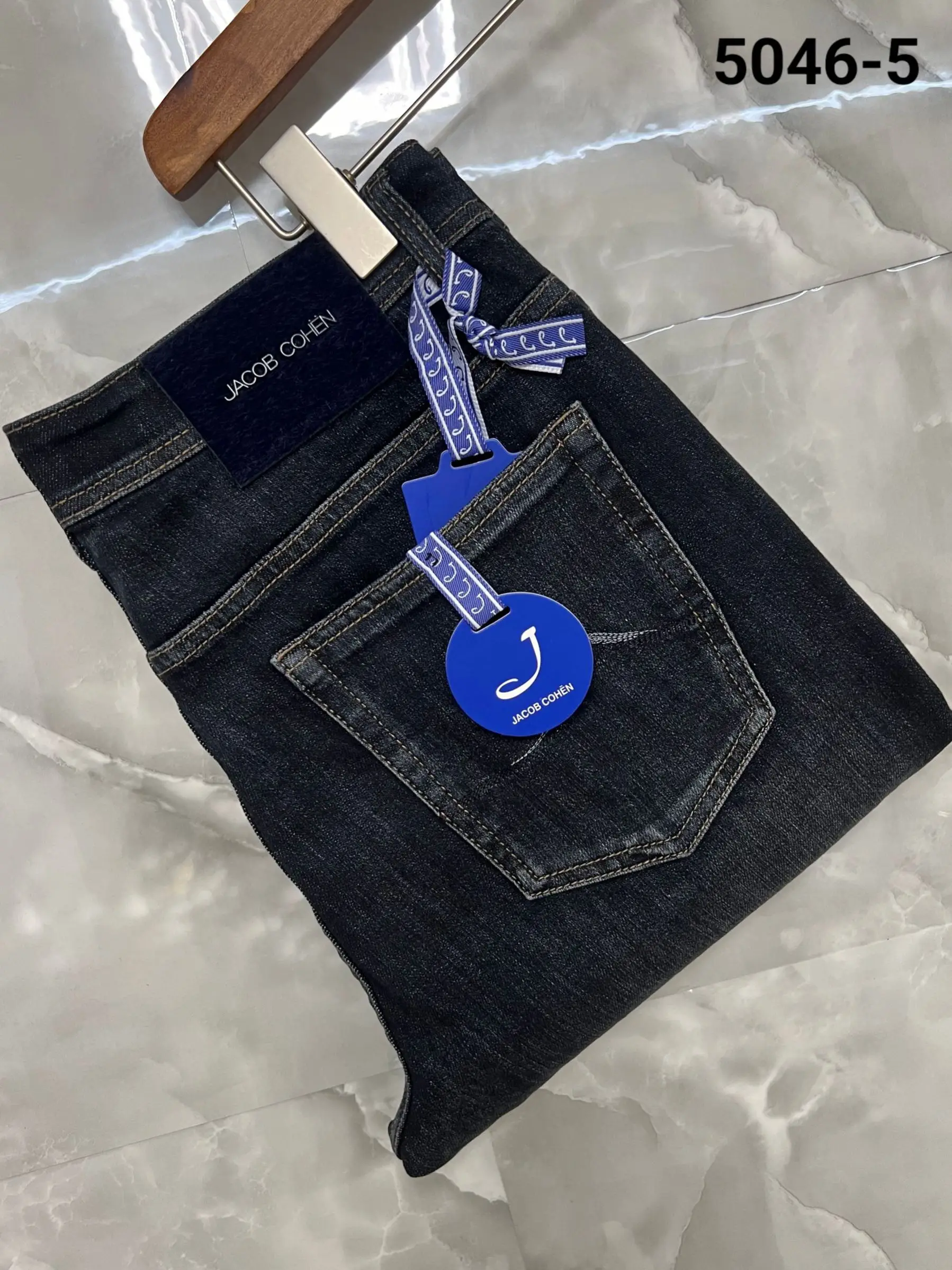 

Fall Winter Men's Denim Jeans Straight Leg Classic Style Casual Comfortable Cotton Fabric mid Waist Zipper Fly Fashionable